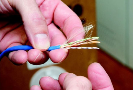 رشته سیم‌های کابل شبکه