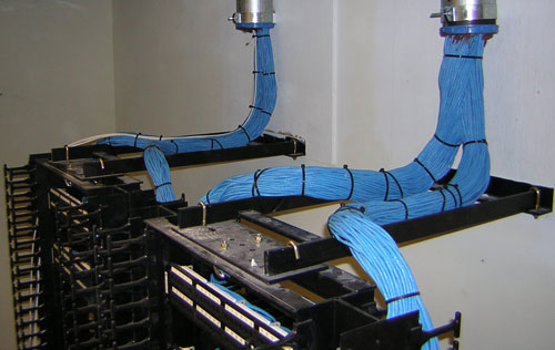 کشیدن کابل‌ها تا محفظه رک